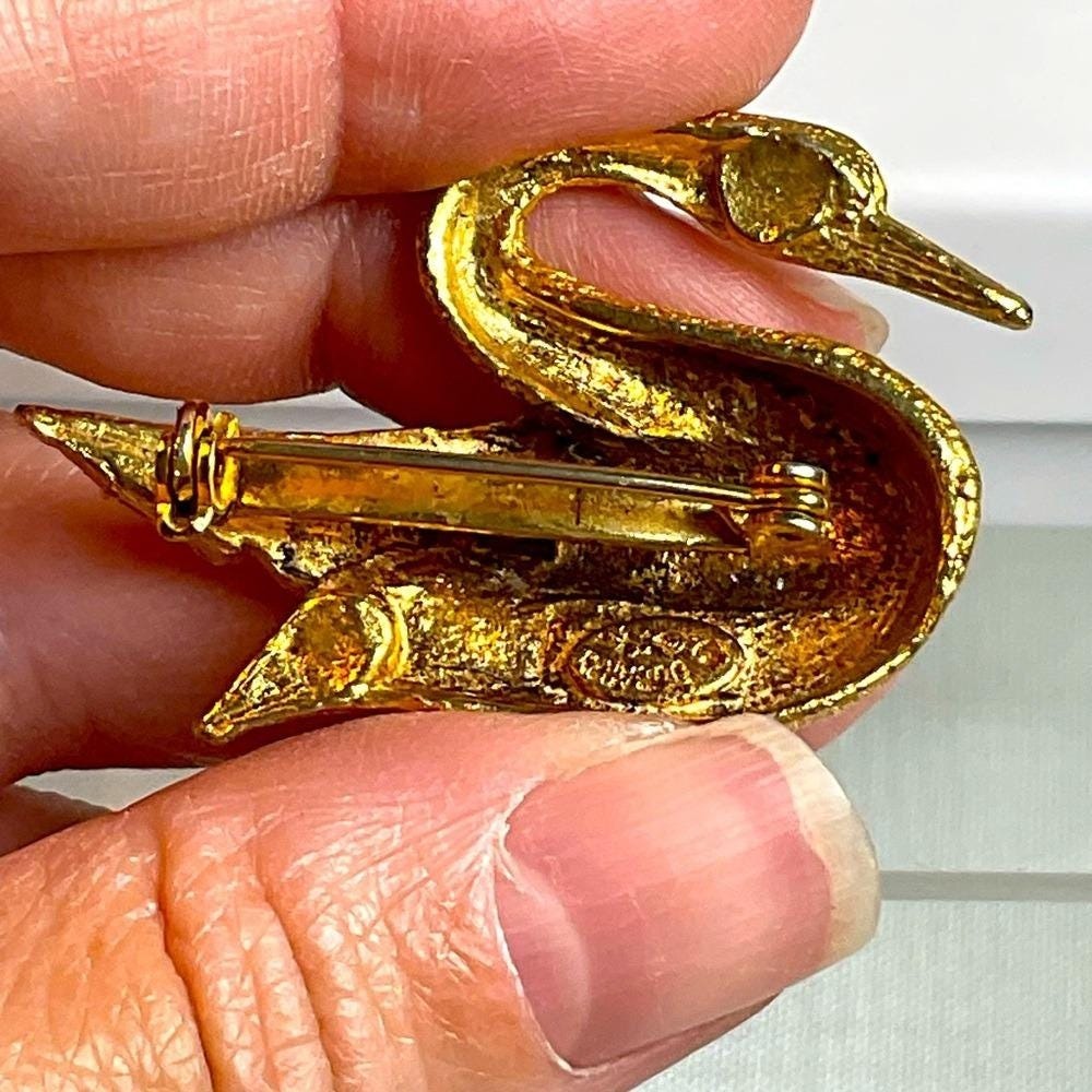 Dubarry‎ 5th Avenue 1950's Gold Plated Swan Brooch With Crystal Eye - Picture 2 of 7